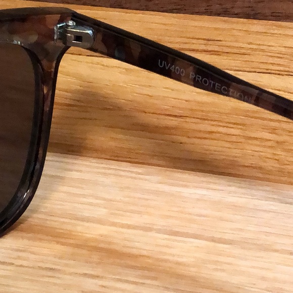 ❤️‍🔥 Unisex Sunglasses with blue lens! - Picture 2 of 4